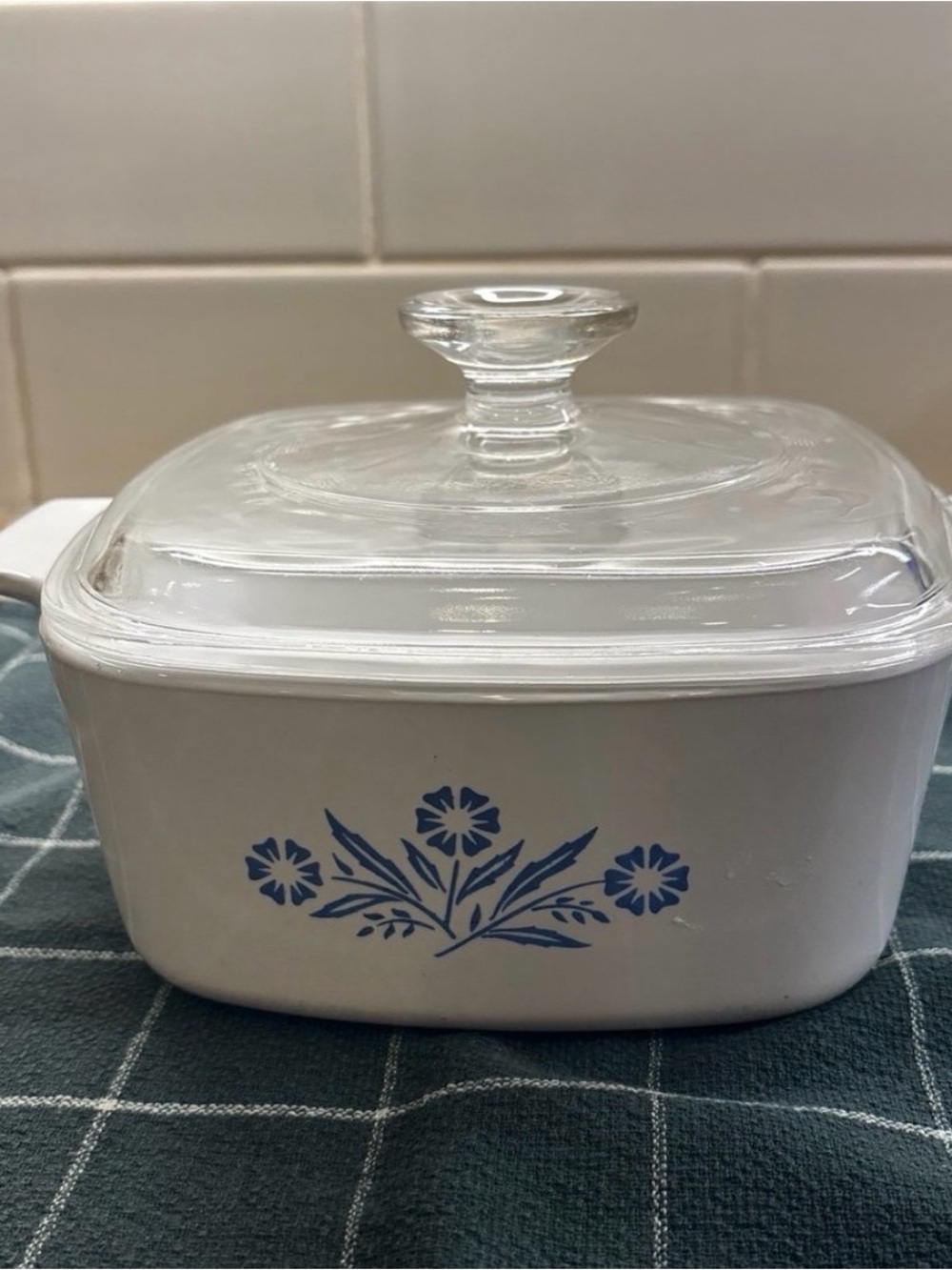 Corning War white with blue coneflowers 1.5 quart casserole dish. Vintage
